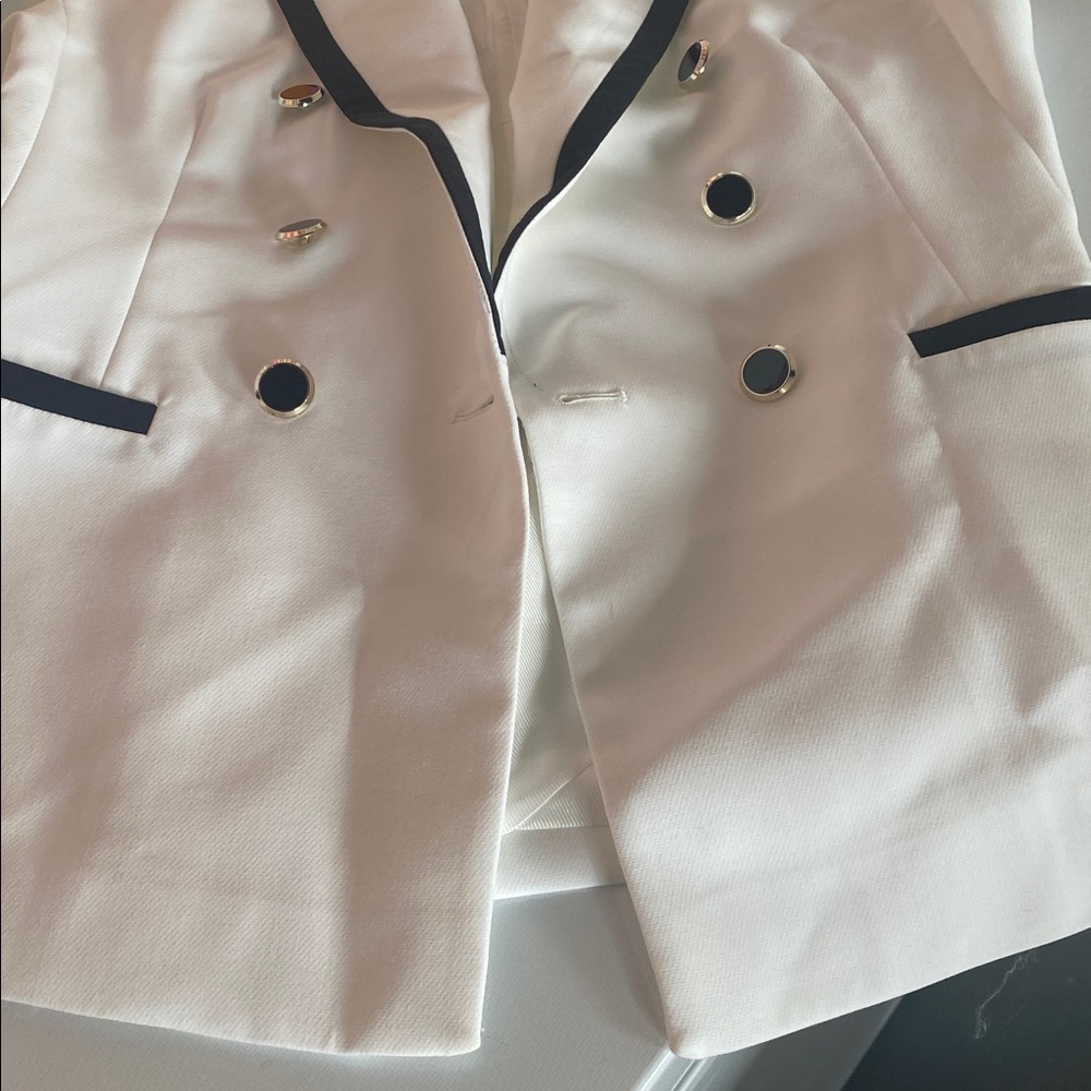 White Double-Breasted Vest with Black Trim. Nwt from Zara. Size large. - Picture 4 of 6